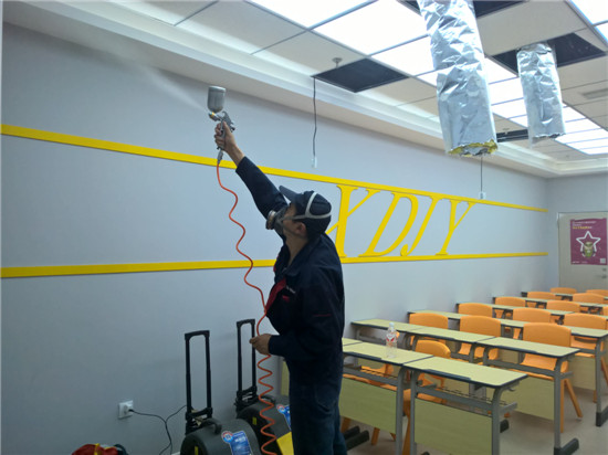 西安甲醛治理公司在實(shí)施光觸媒作業(yè) 西安甲醛治理公司在實(shí)施光觸媒作業(yè)